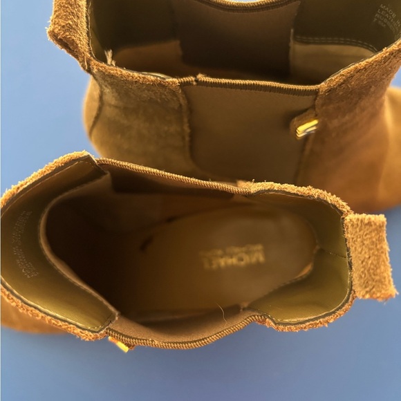 Michael Kors olive green 7.5 Suede Ankle Booties - Picture 5 of 7